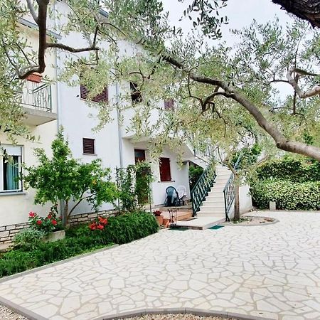 Cecillia Mare Apartments ロヴィニ エクステリア 写真