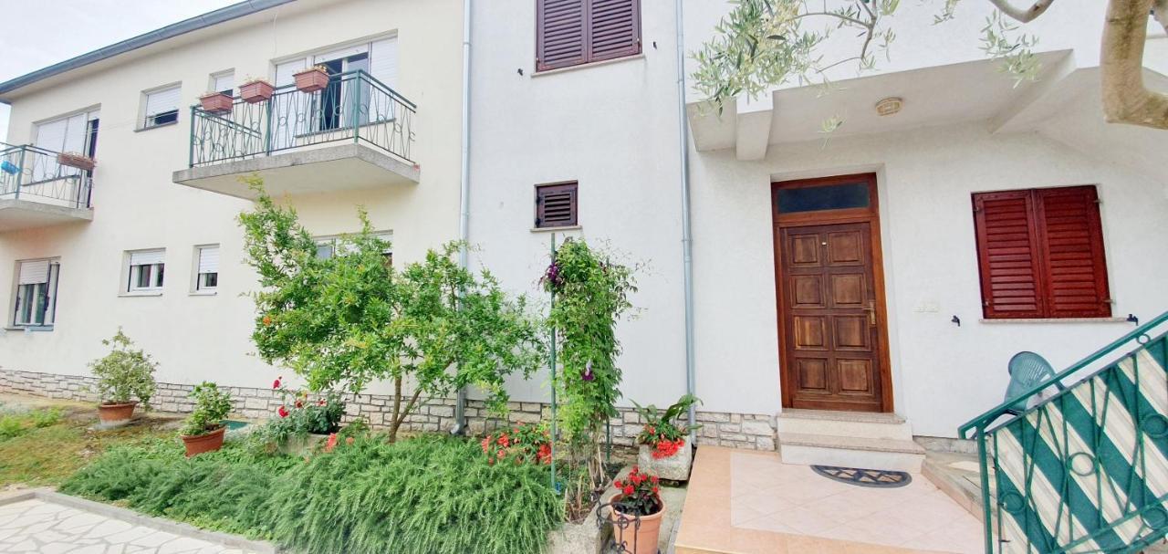 Cecillia Mare Apartments ロヴィニ エクステリア 写真