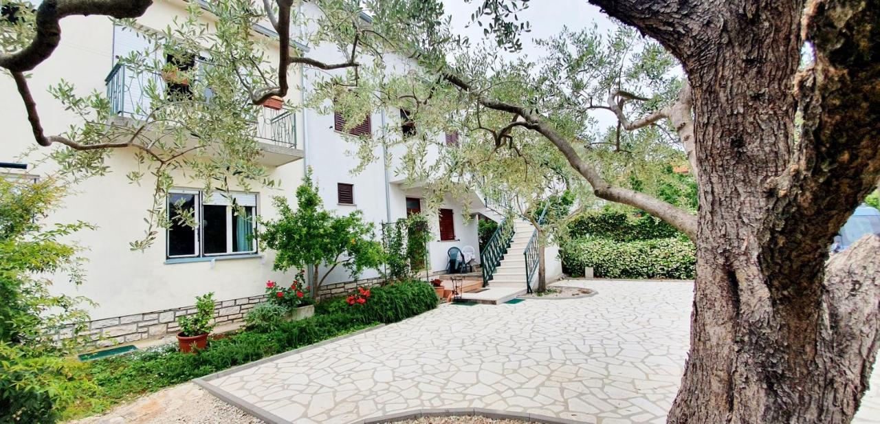 Cecillia Mare Apartments ロヴィニ エクステリア 写真
