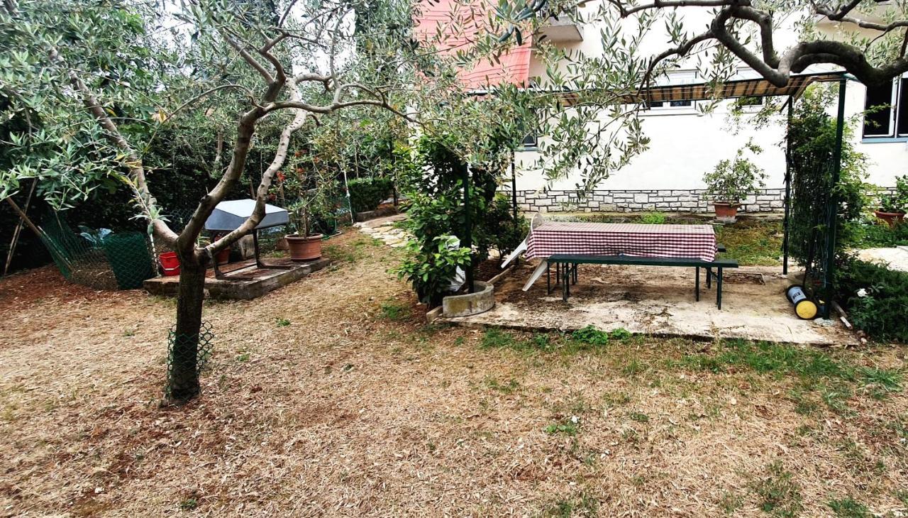 Cecillia Mare Apartments ロヴィニ エクステリア 写真